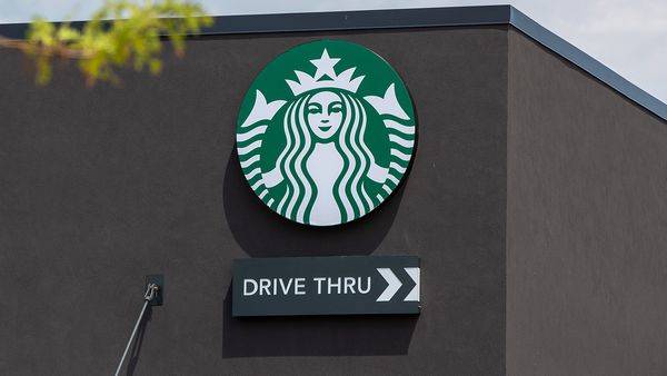 A rumor said that Starbucks had lost 12 billion dollars due to boycotts and its purported support for Israel.